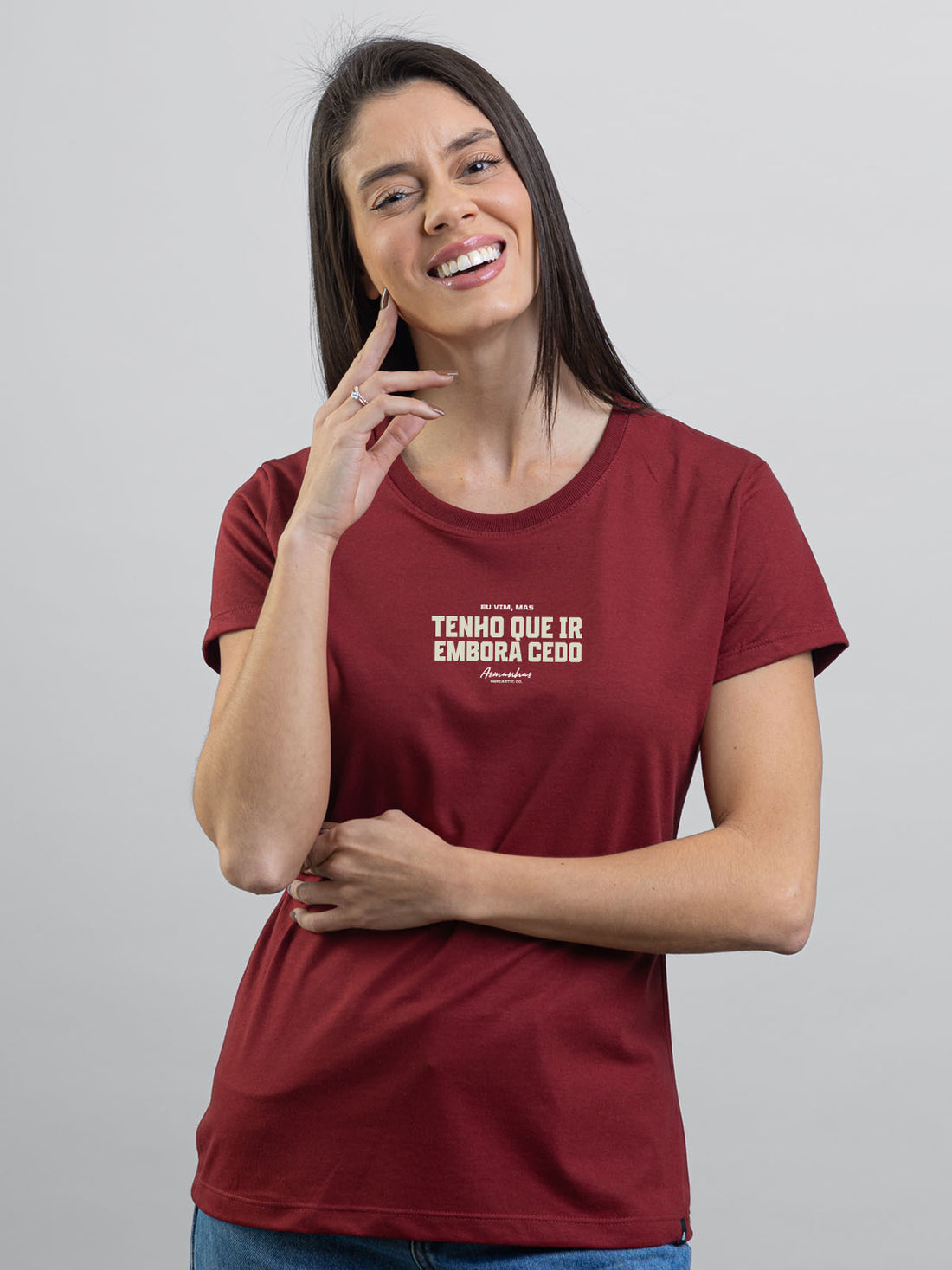 Camiseta Feminina Tenho Que Ir Embora Cedo Asmanhas
