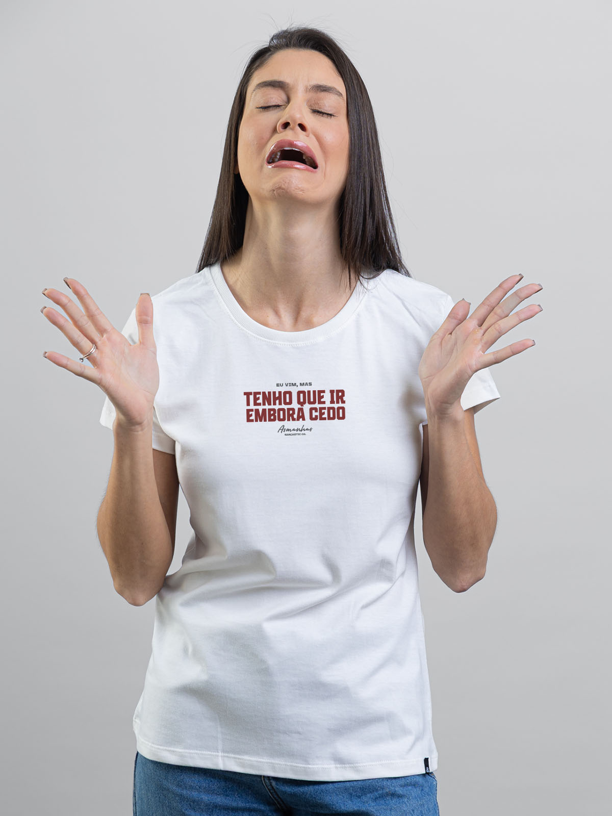 Camiseta Feminina Tenho Que Ir Embora Cedo Asmanhas