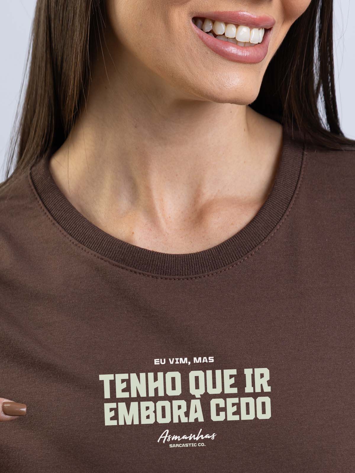 Camiseta Feminina Tenho Que Ir Embora Cedo Asmanhas