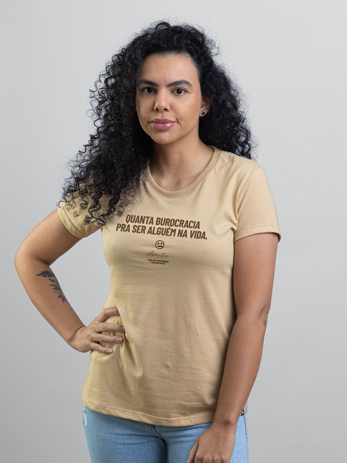 Camiseta Feminina Quanta Burocracia Asmanhas