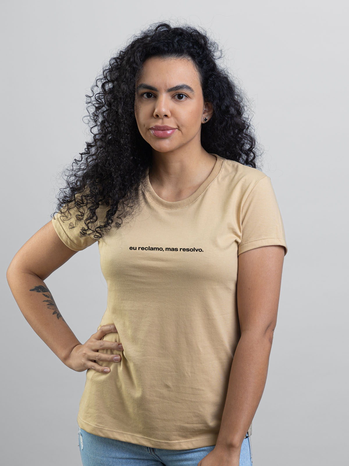 Camiseta Feminina Eu Reclamo Mas Resolvo Asmanhas