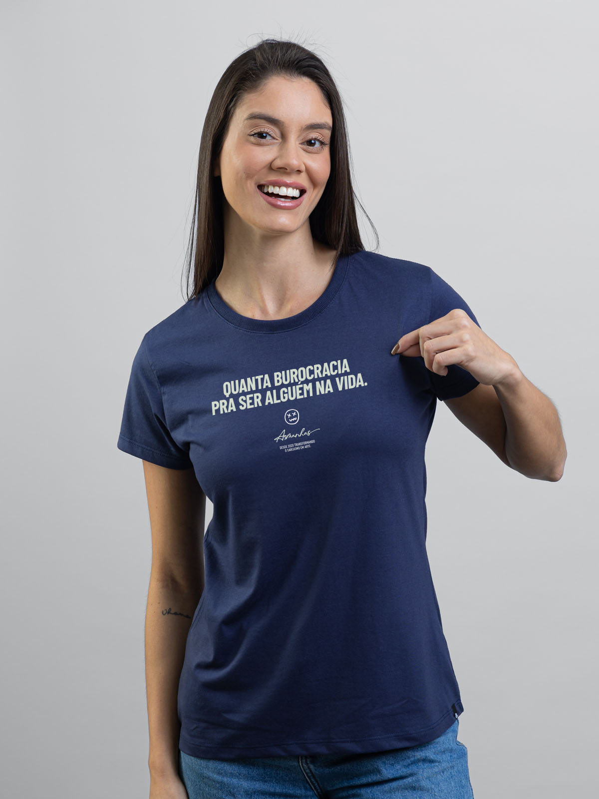 Camiseta Feminina Quanta Burocracia Asmanhas