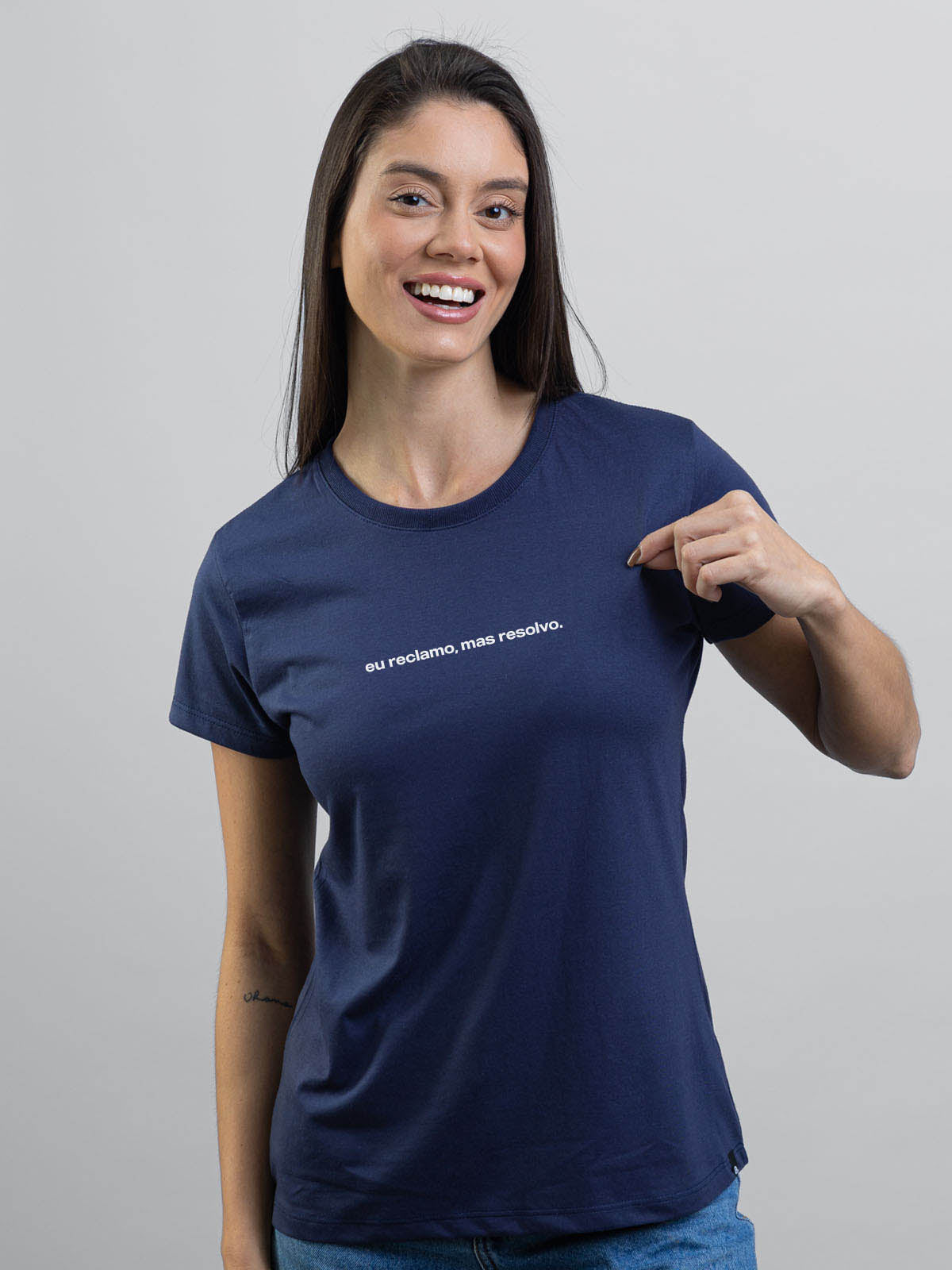 Camiseta Feminina Eu Reclamo Mas Resolvo Asmanhas