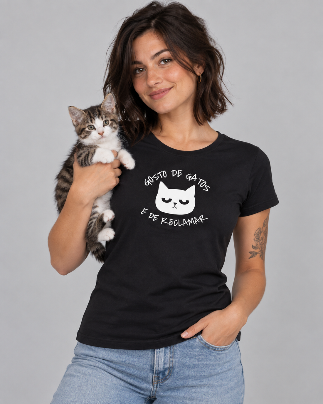 Camiseta Feminina Gosto de Gatos e de Reclamar Asmanhas