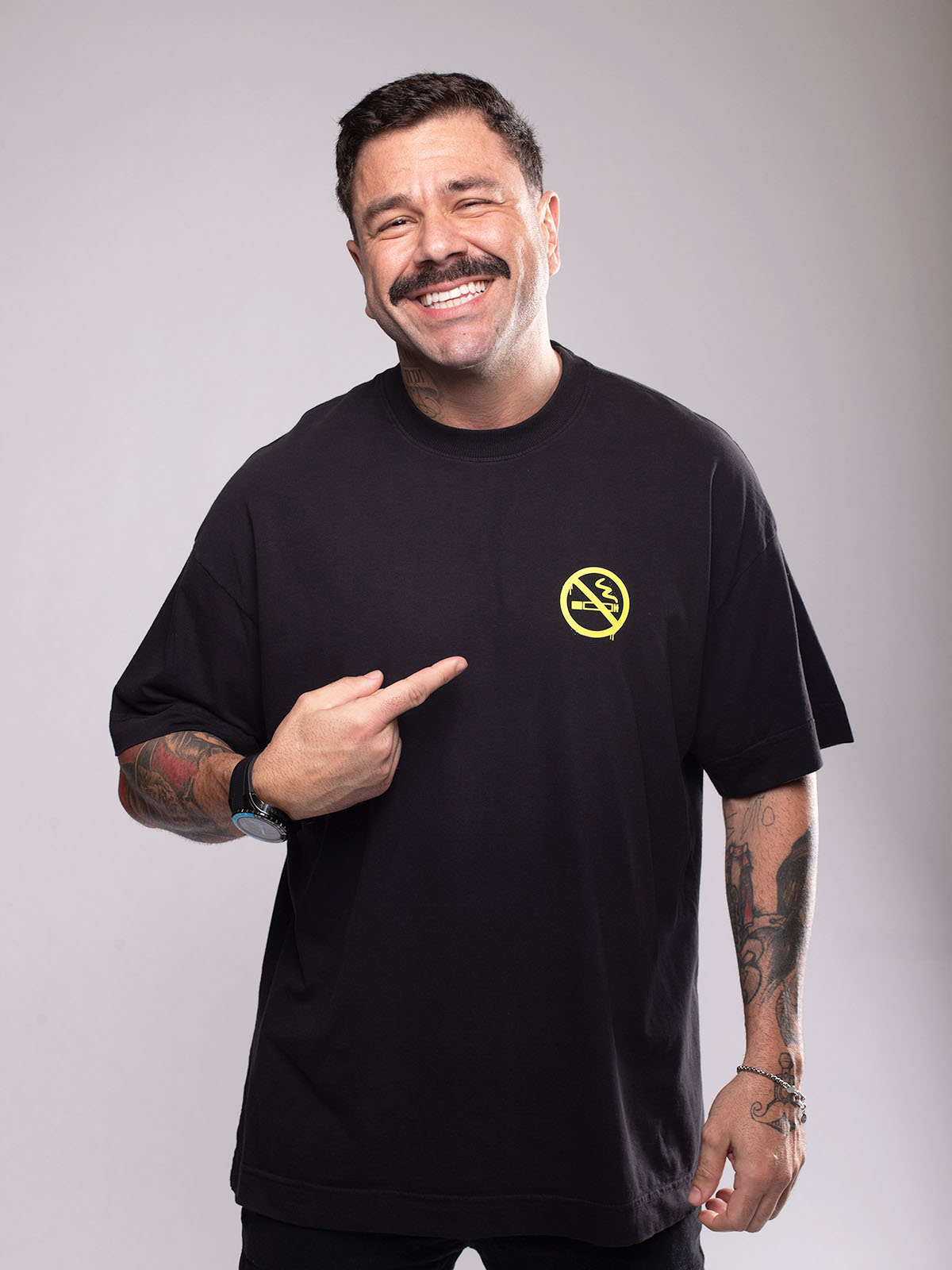 Camiseta Oversized Não Foram Comprar Cigarro Asmanhas