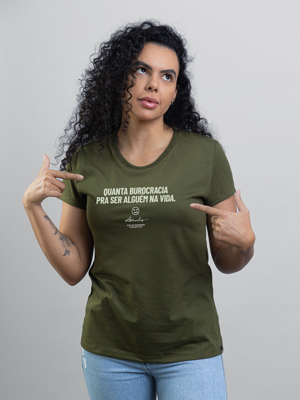 Camiseta Feminina Quanta Burocracia Asmanhas