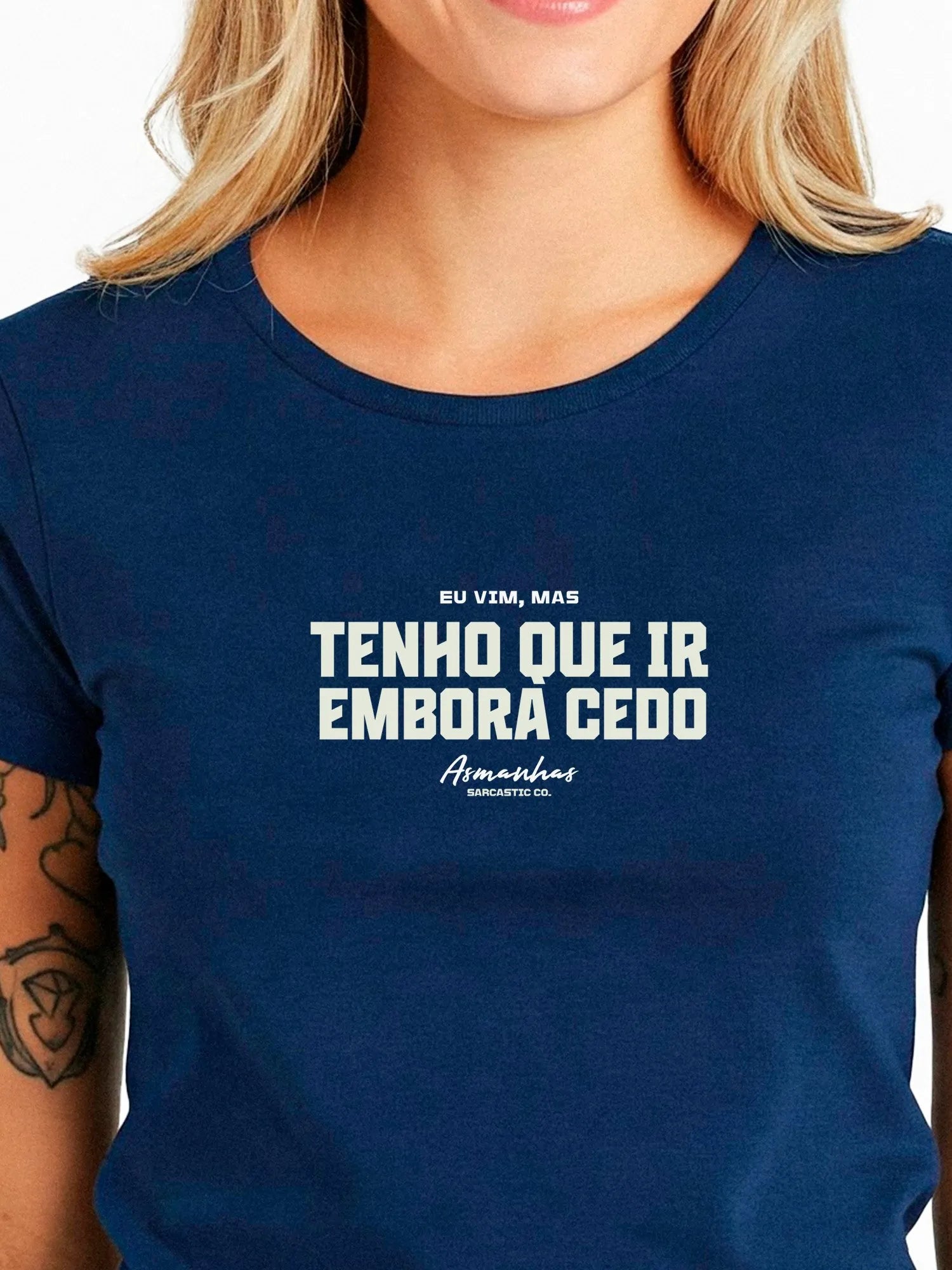 Camiseta Feminina Tenho Que Ir Embora Cedo Asmanhas