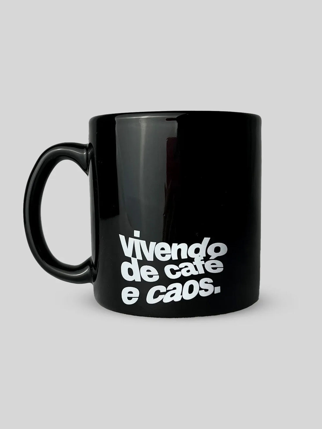 Caneca Café e Caos Preta Asmanhas