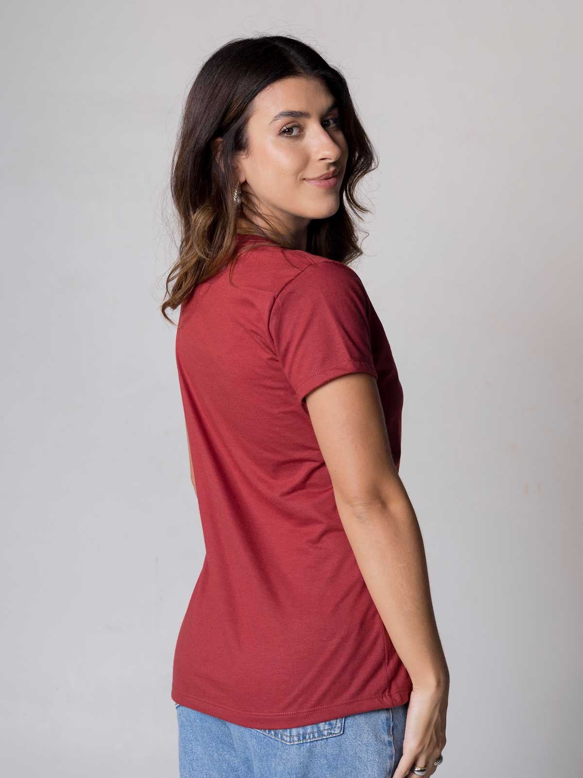 Camiseta Feminina Entre Calls e Caos Asmanhas