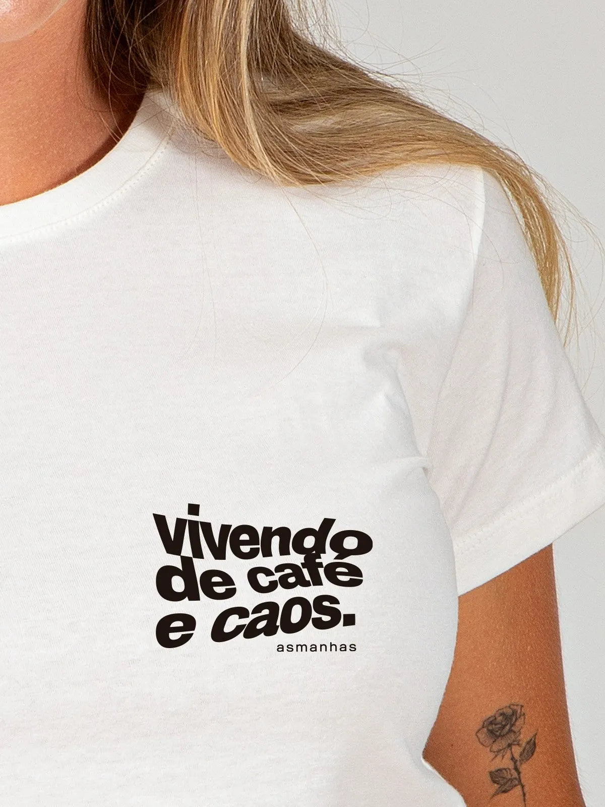 Camiseta Feminina Café e Caos Asmanhas