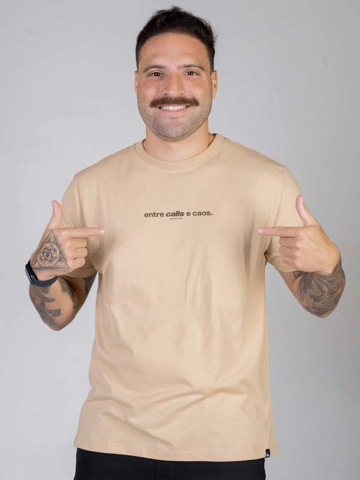 Camiseta Entre Calls e Caos Asmanhas