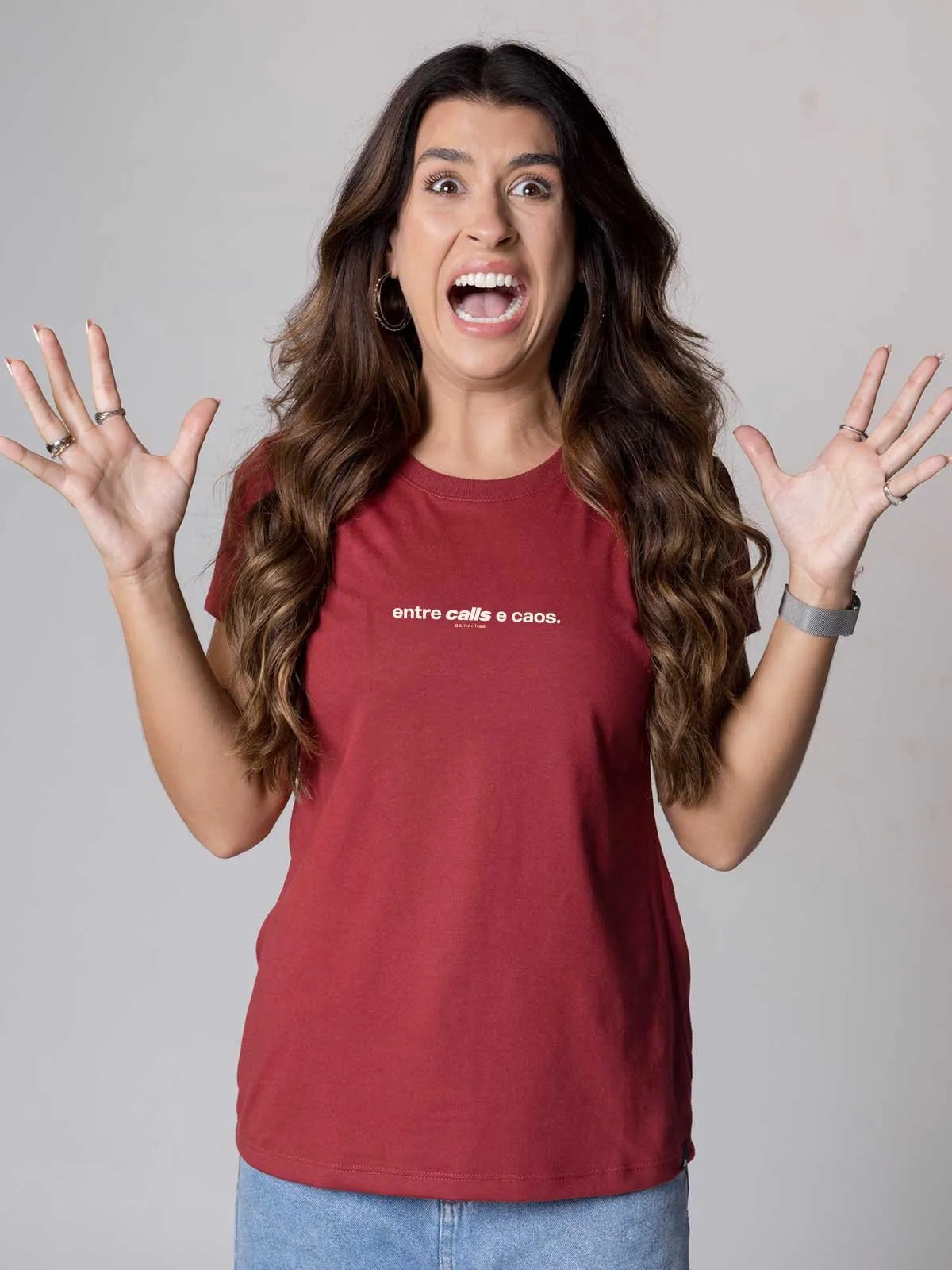 Camiseta Feminina Entre Calls e Caos Asmanhas