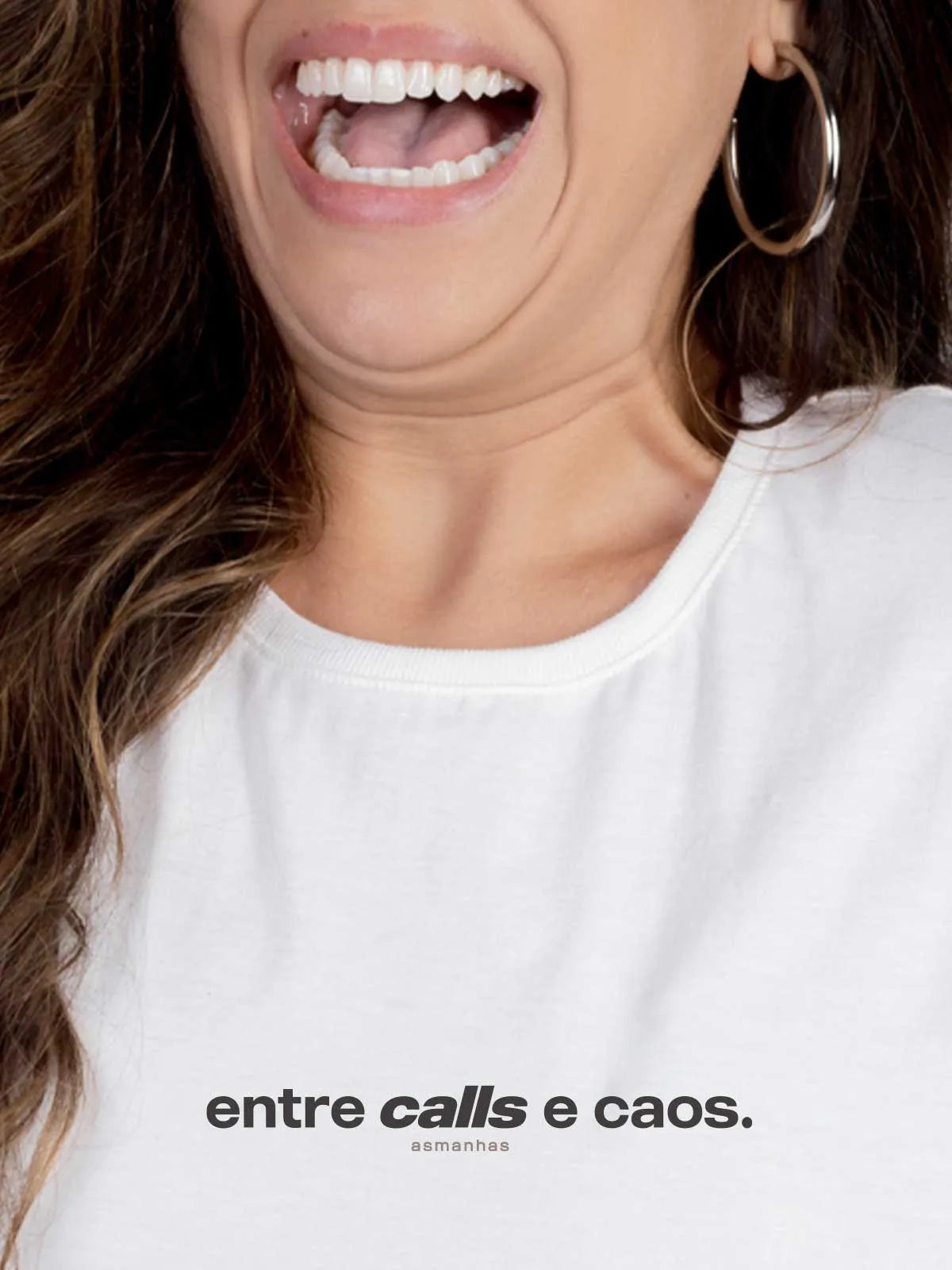 Camiseta Feminina Entre Calls e Caos Asmanhas