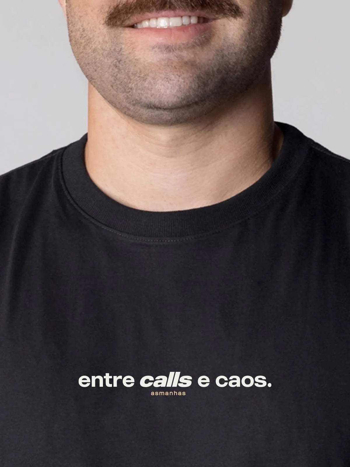 Camiseta Entre Calls e Caos Asmanhas