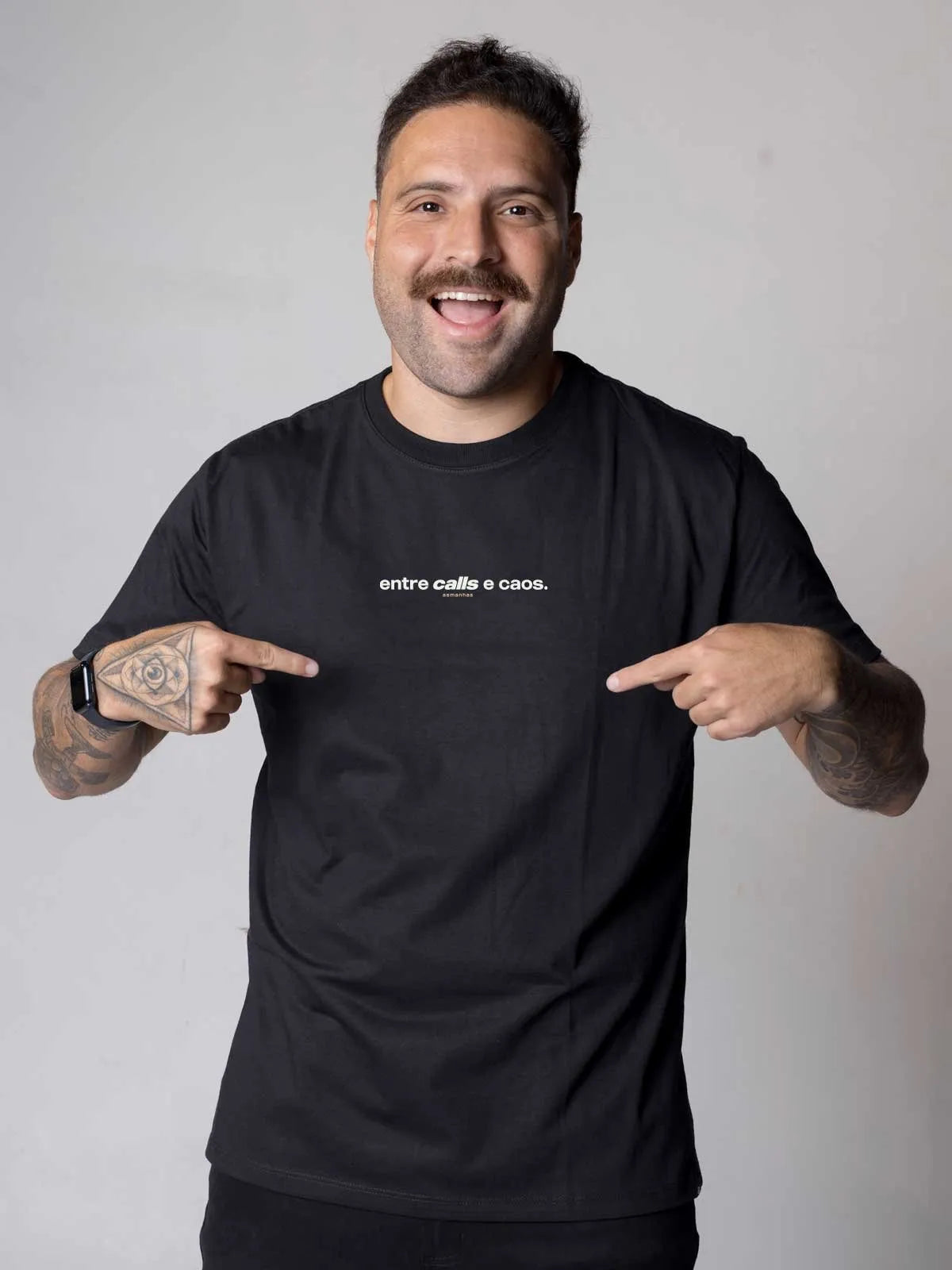 Camiseta Entre Calls e Caos Asmanhas