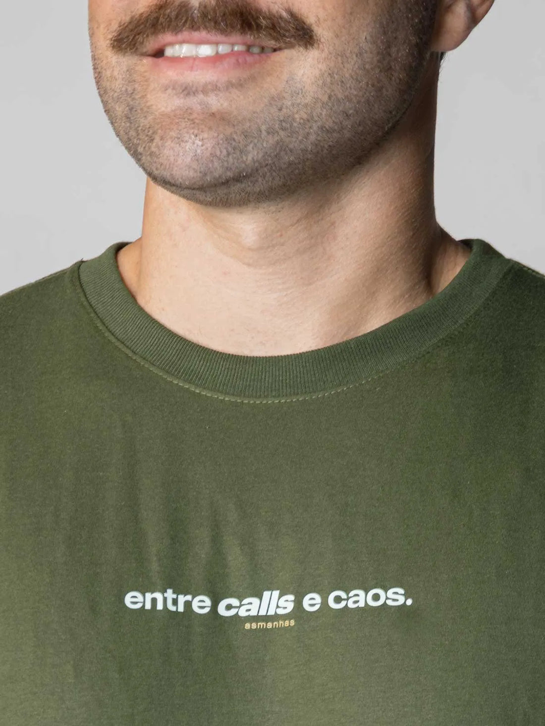 Camiseta Entre Calls e Caos Asmanhas