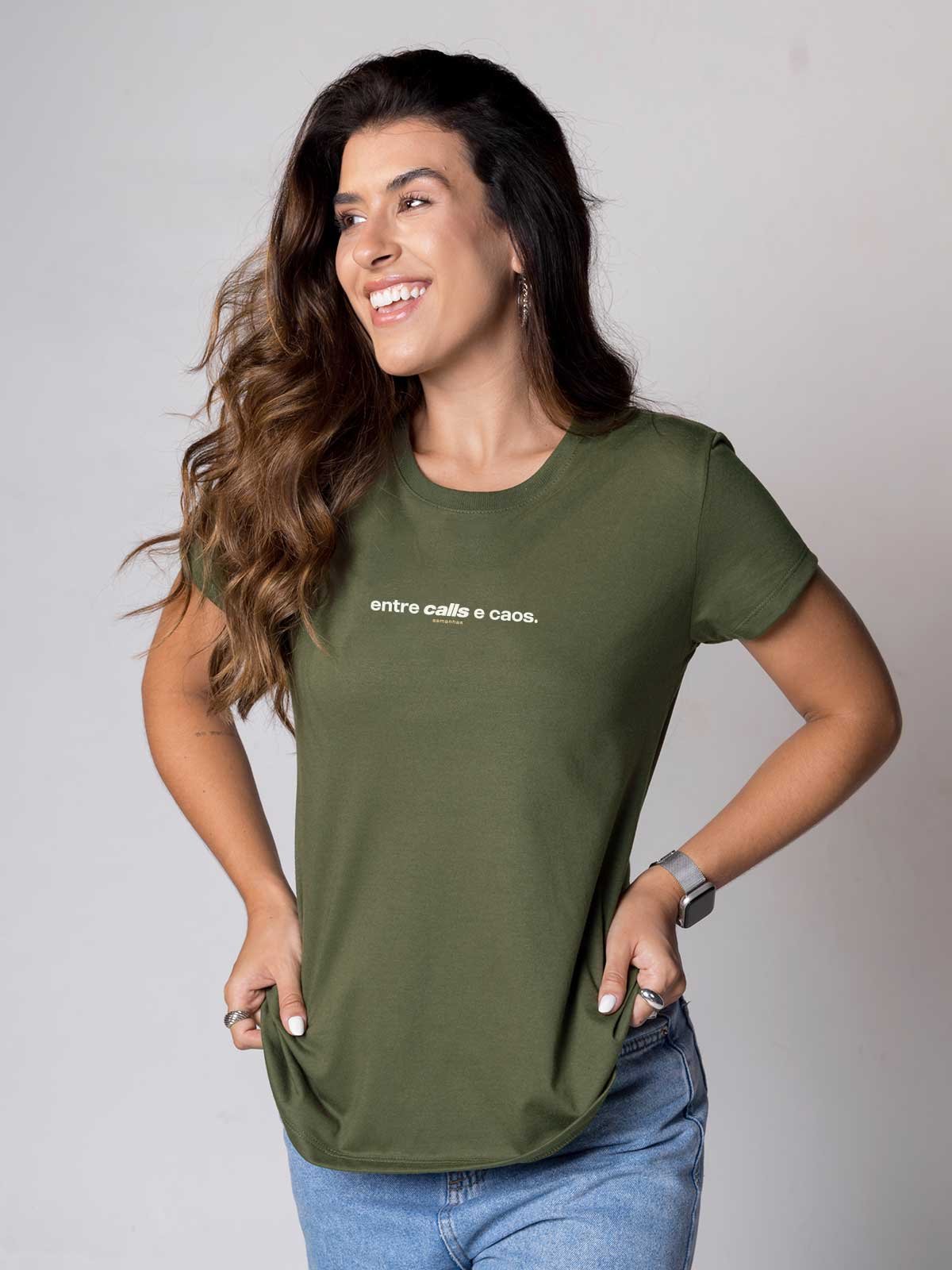 Camiseta Feminina Entre Calls e Caos Asmanhas