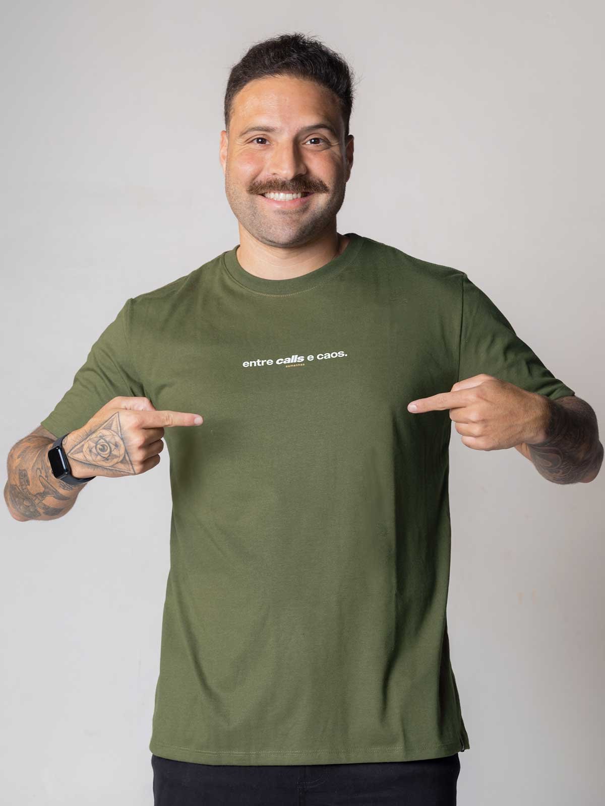 Camiseta Entre Calls e Caos Asmanhas