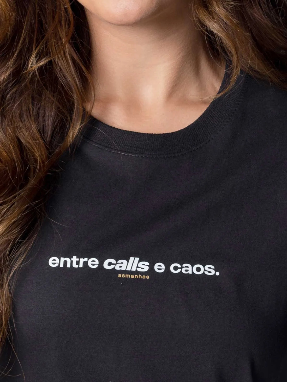 Camiseta Feminina Entre Calls e Caos Asmanhas