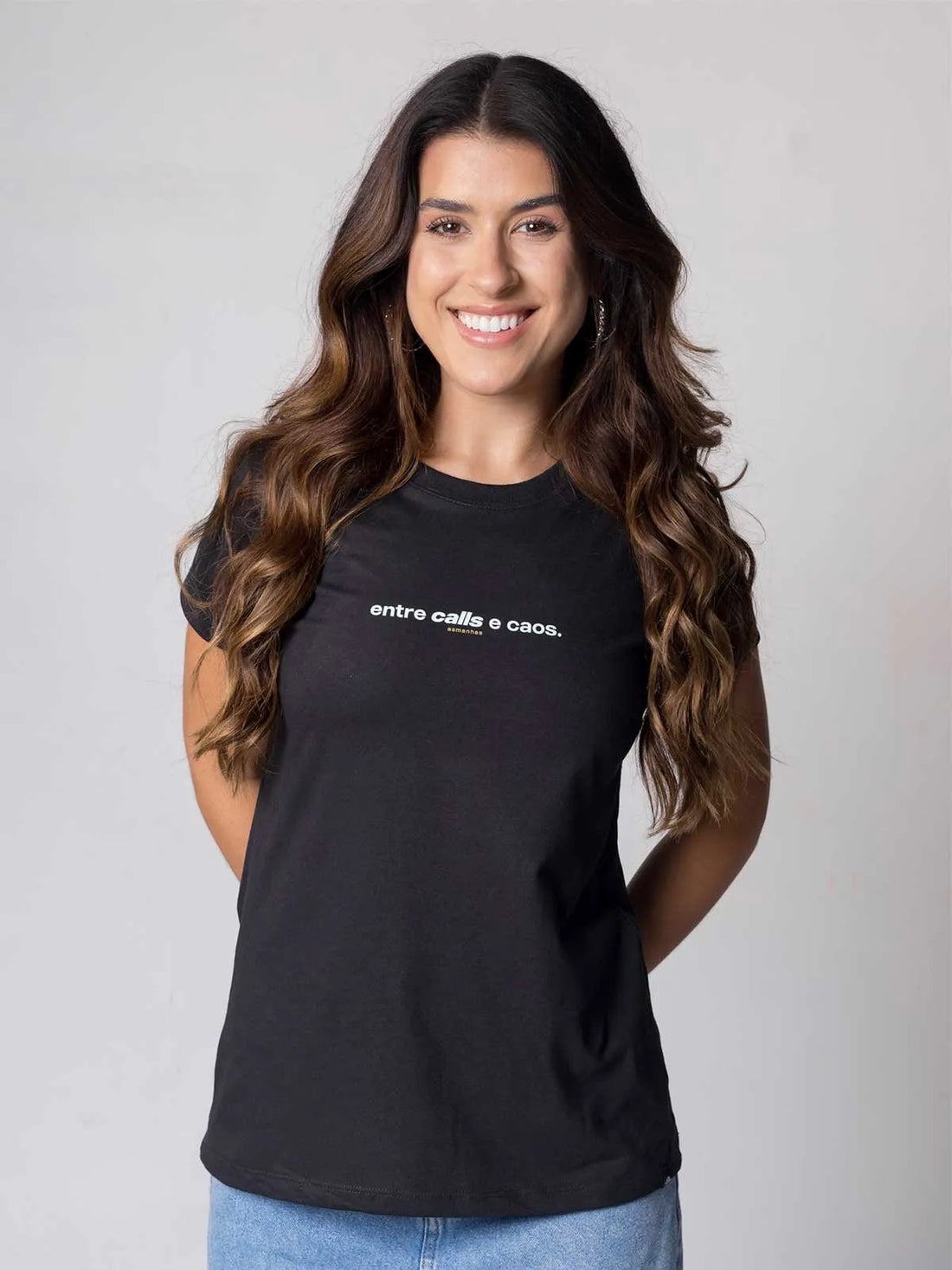 Camiseta Feminina Entre Calls e Caos Asmanhas