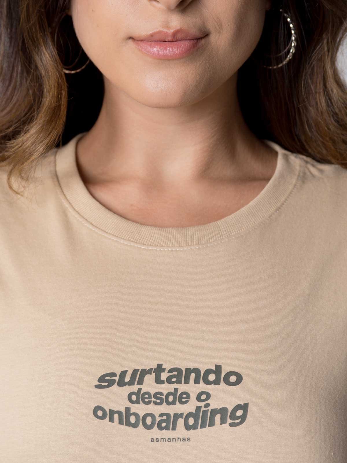 Camiseta Feminina Surtando Desde o Onboarding Asmanhas