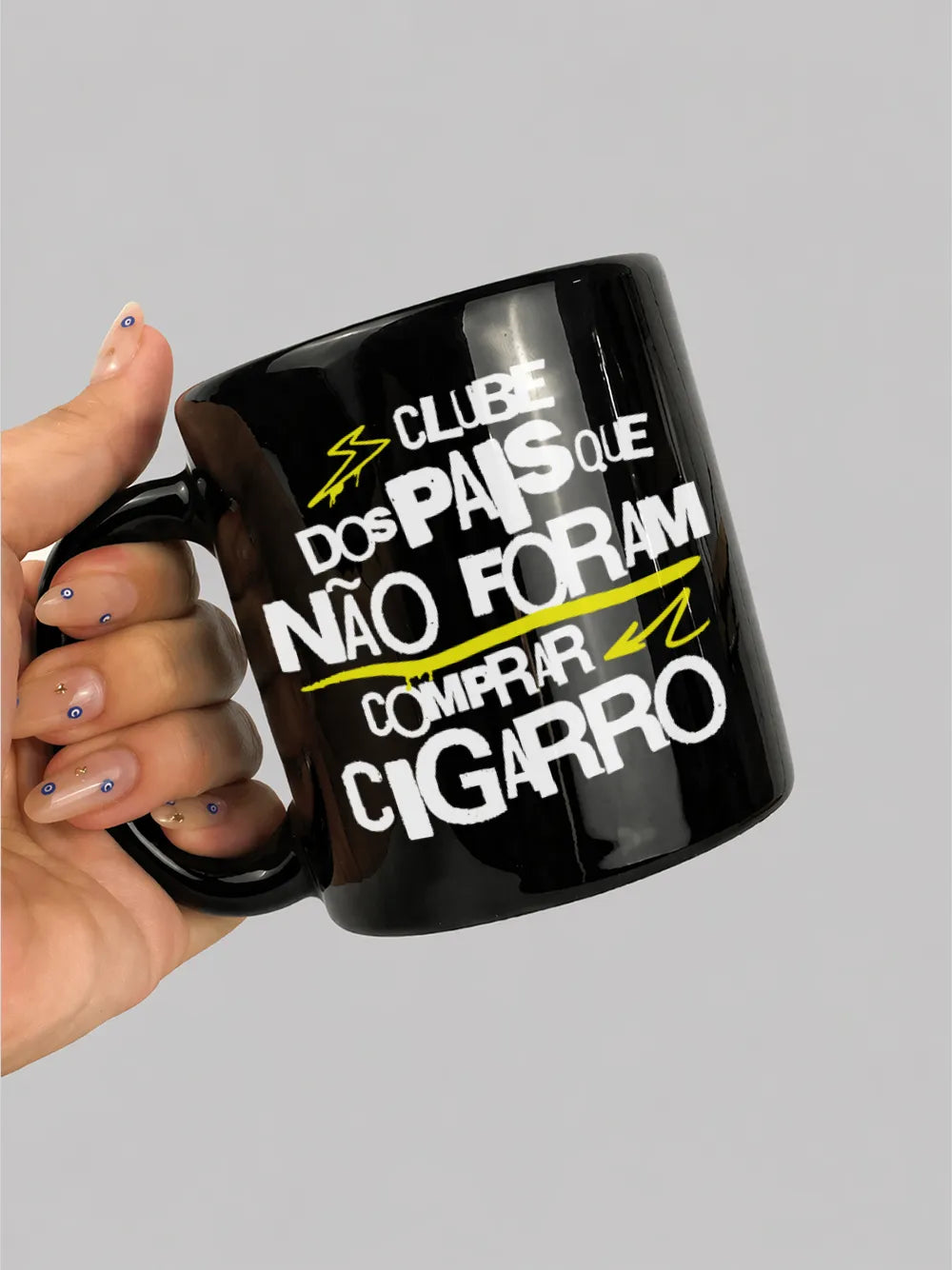 Caneca Não Foram Comprar Cigarro Preta Asmanhas