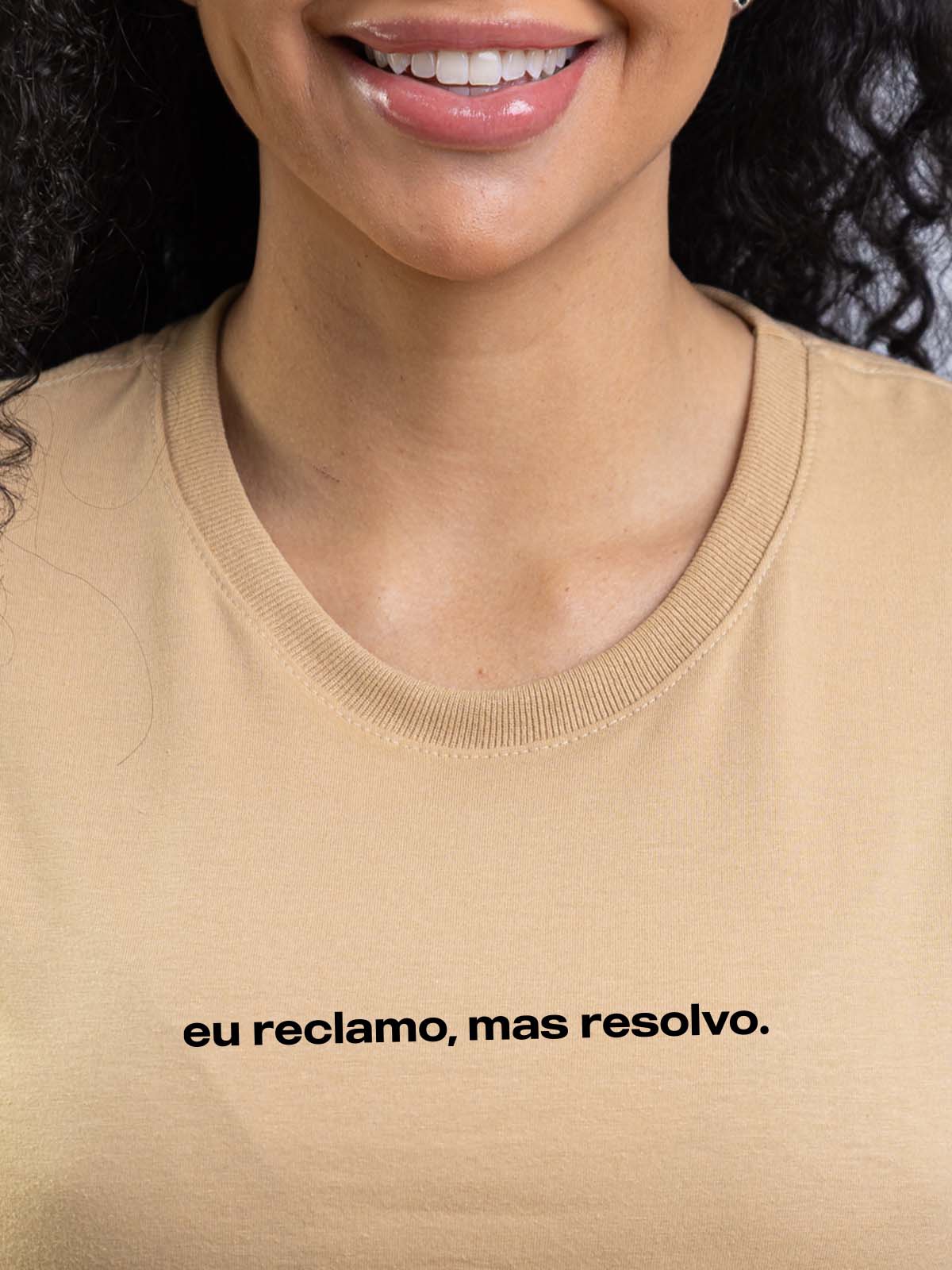 Camiseta Feminina Eu Reclamo Mas Resolvo Asmanhas Liquida