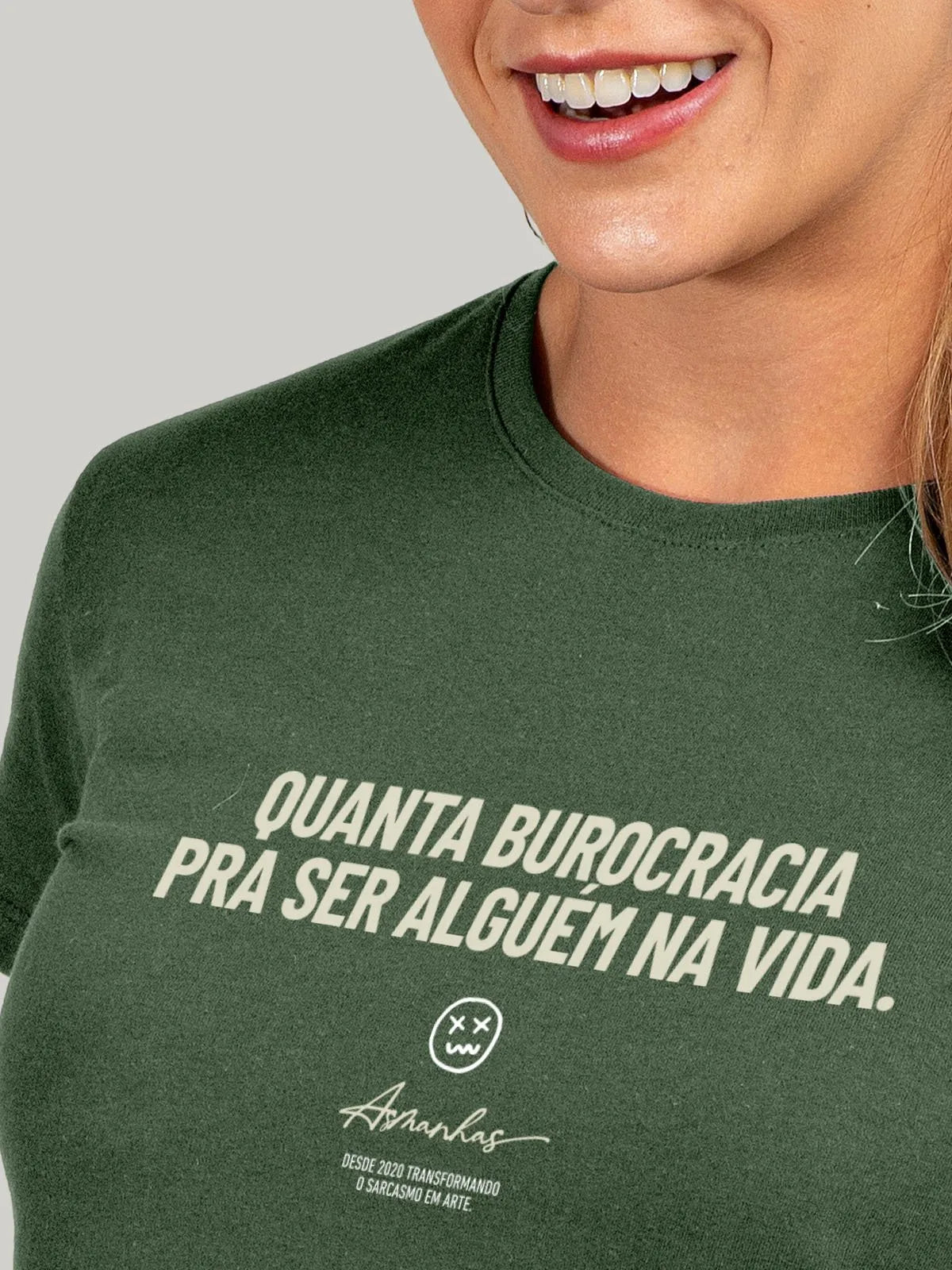 Camiseta Feminina Quanta Burocracia Asmanhas