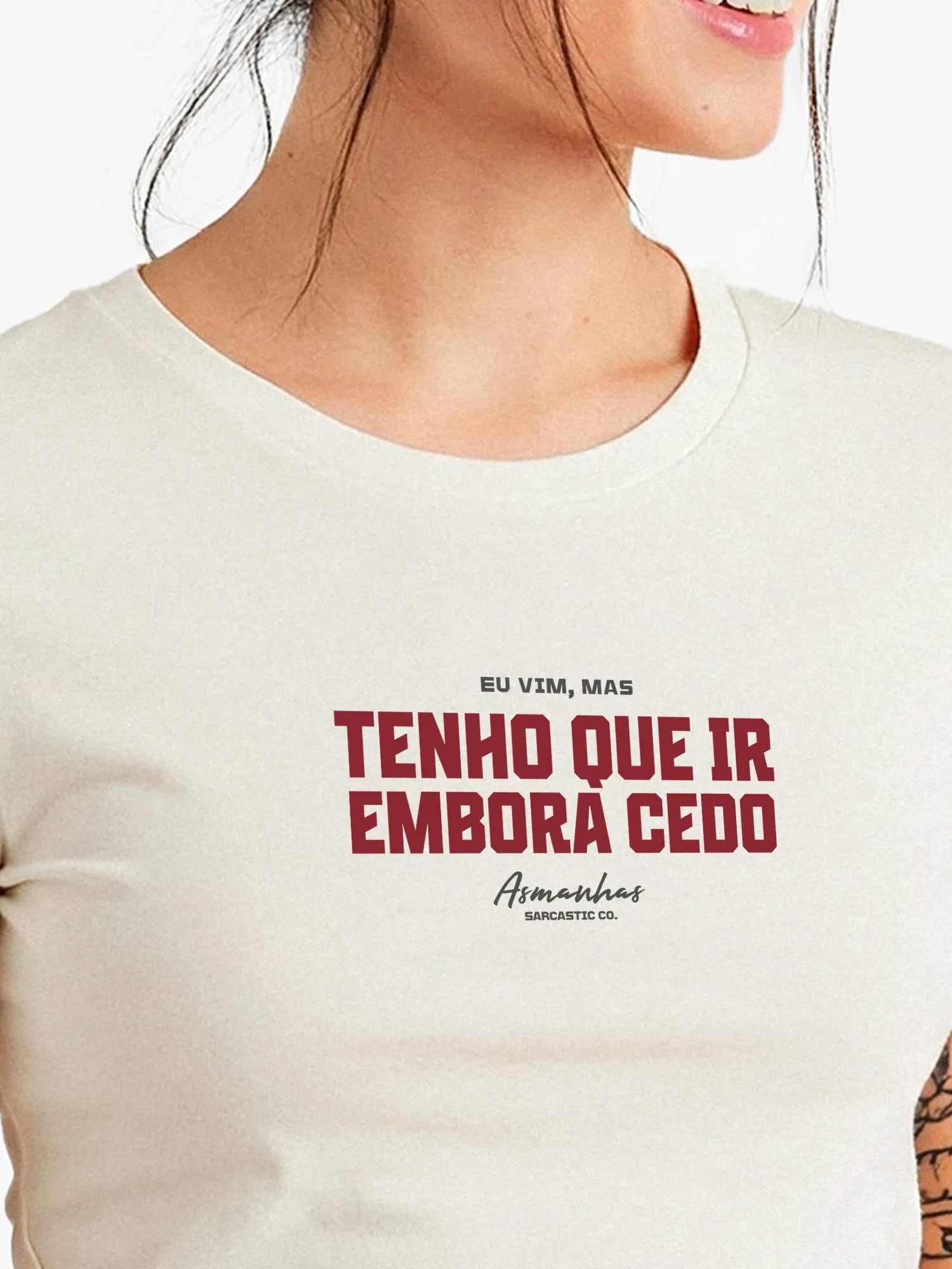 Camiseta Feminina Tenho Que Ir Embora Cedo Asmanhas